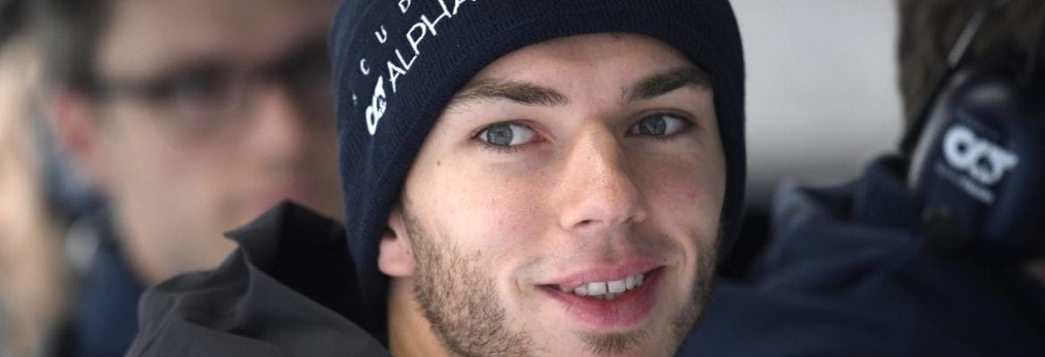 Pierre Gasly leva o STR13 para a pista em Ímola
