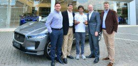 Sérgio Jimenez recebe Jaguar I-PACE como prêmio por título de campeão do mundo no eTROPHY