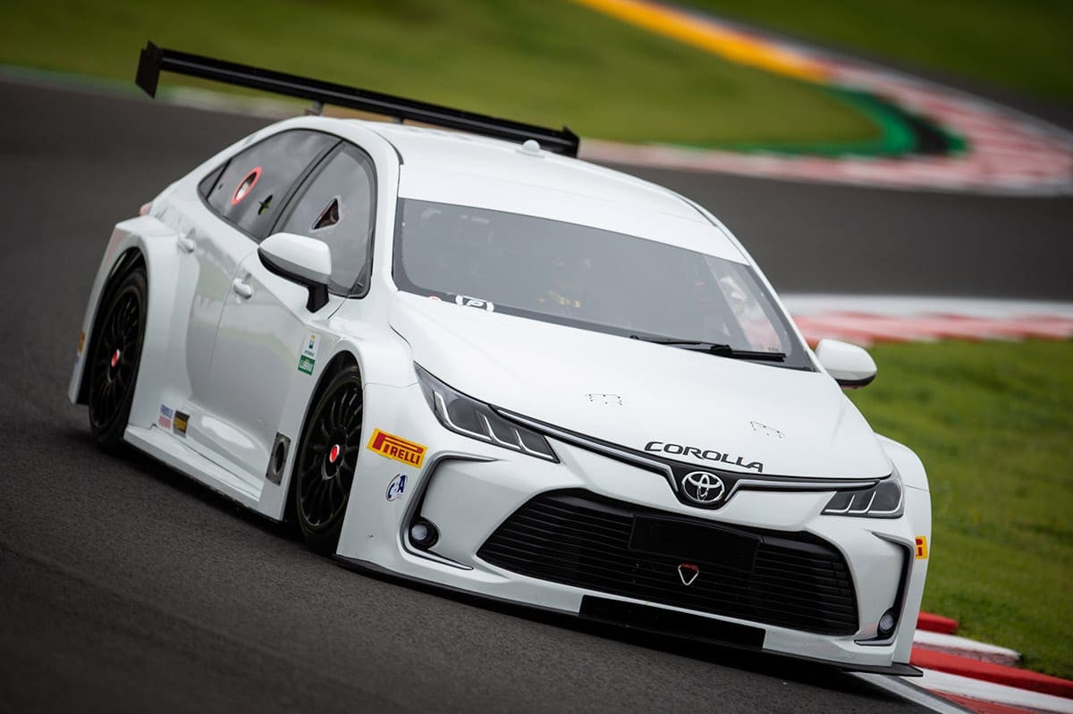 Stock Car faz primeiro teste com os novos Corolla e Cruze Stock Car 2020 - Toyota Corolla