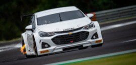 Stock Car faz primeiro teste com os novos Corolla e Cruze