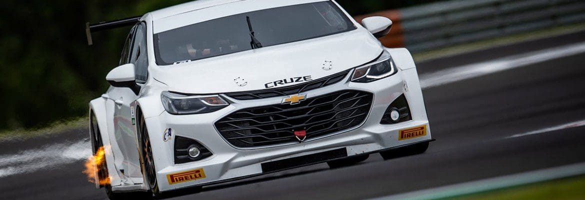 Stock Car faz primeiro teste com os novos Corolla e Cruze