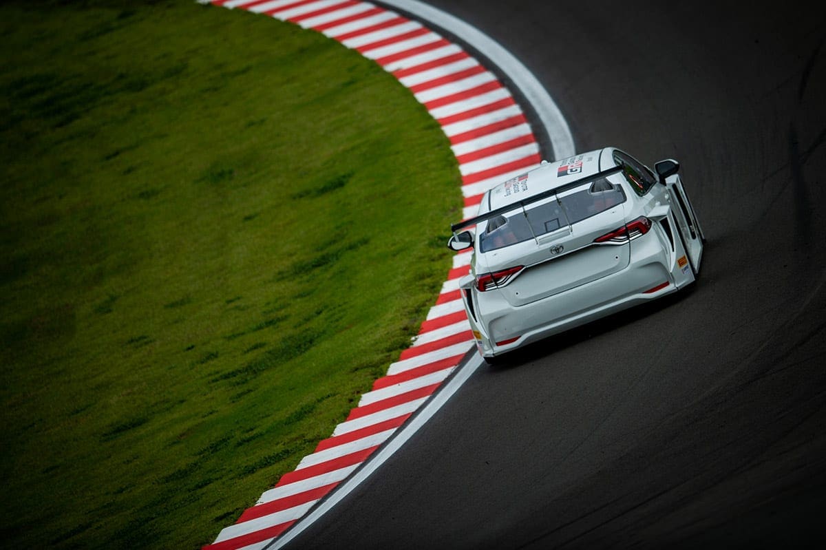 Stock Car faz primeiro teste com os novos Corolla e Cruze Stock Car 2020 - Toyota Corolla