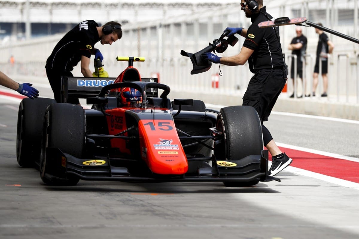 GALERIA: Piquet, Drugovich e Samaia, os brasileiros do grid da F2, durante os testes no Bahrein