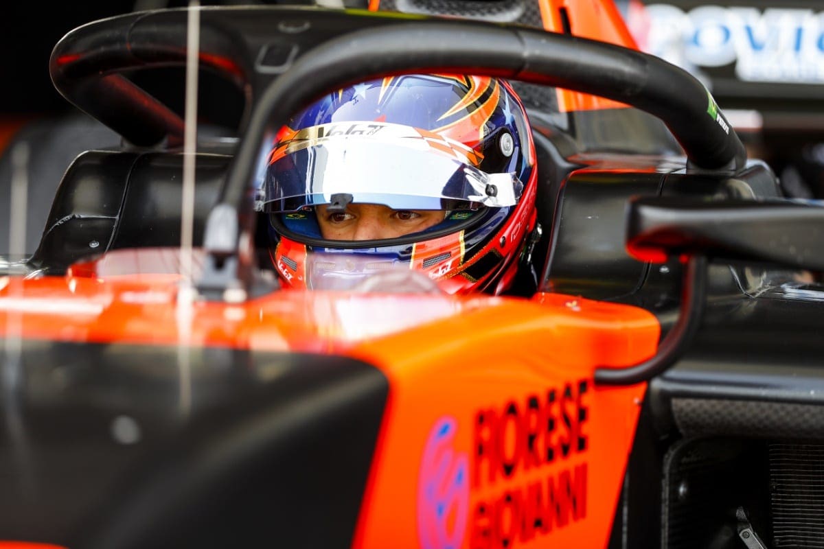 GALERIA: Piquet, Drugovich e Samaia, os brasileiros do grid da F2, durante os testes no Bahrein