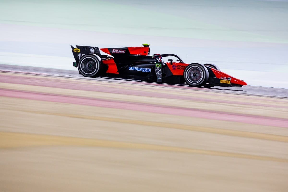 GALERIA: Piquet, Drugovich e Samaia, os brasileiros do grid da F2, durante os testes no Bahrein