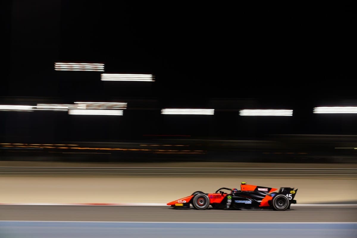 GALERIA: Piquet, Drugovich e Samaia, os brasileiros do grid da F2, durante os testes no Bahrein