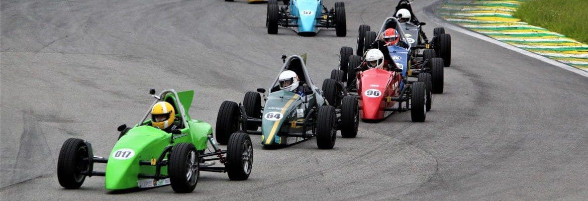 Jovens pilotos vencem pela primeira vez na abertura da Fórmula Vee em Interlagos