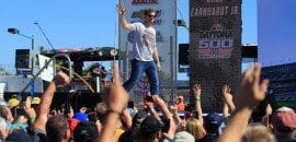 Dale Earnhardt Jr. participa de corrida virtual da Indy