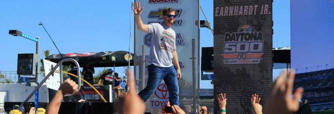 Dale Earnhardt Jr. participa de corrida virtual da Indy