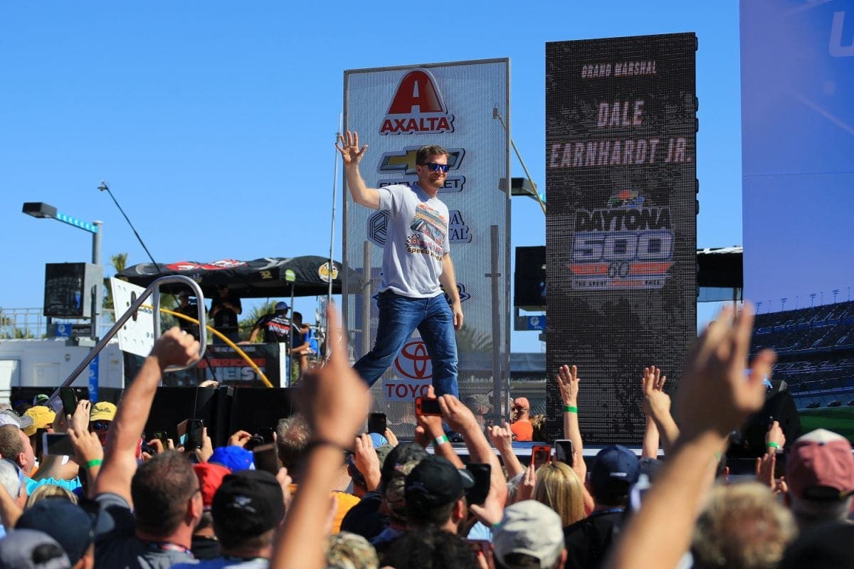 Earnhadt Jr diz que evolução da NASCAR dá "mais chance para piloto da F1 ter sucesso"