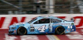 Kevin Harvick vence no retorno da NASCAR e do automobilismo pós-quarentena