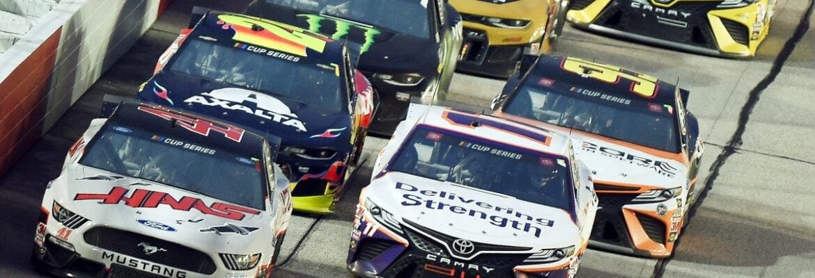Hamlin conquista vitória no meio da semana em Darlington