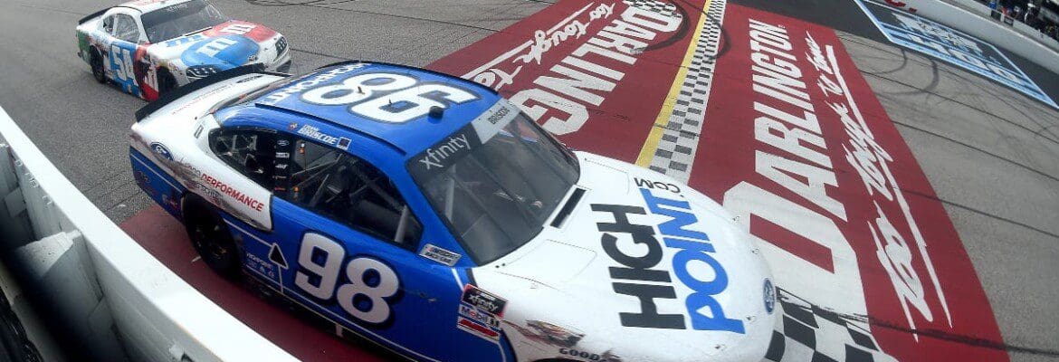 Briscoe supera Busch por apertados 0,086s no retorno da Xfinity Series