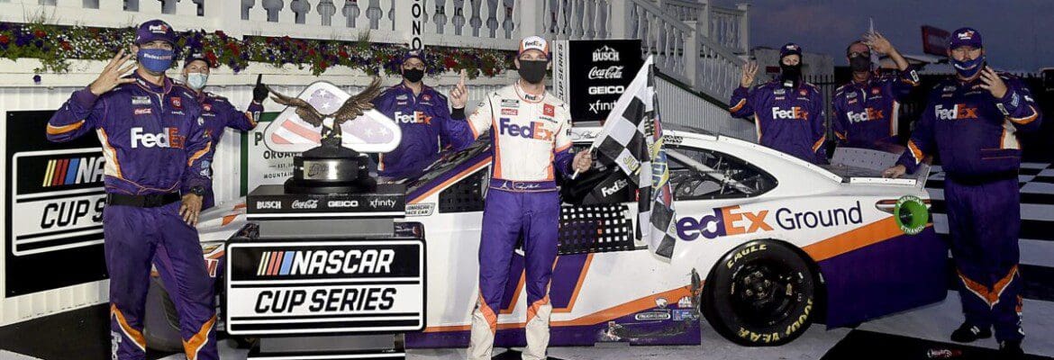 Hamlin supera Harvick e vence a corrida de domingo no Pocono Raceway