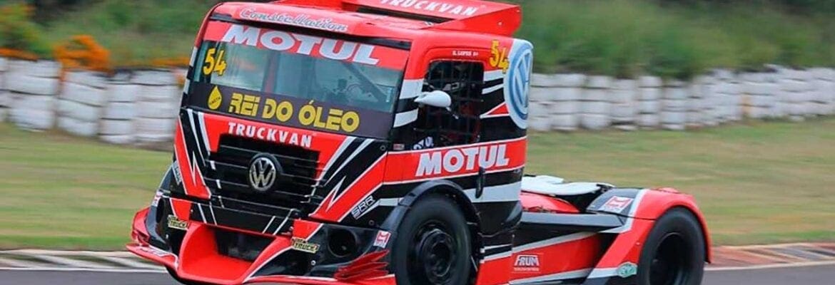Rafael Lopes estreia com pódio na Copa Truck