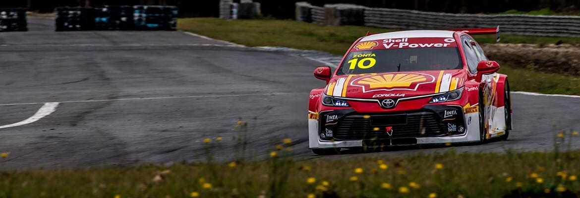 Shell põe Corolla de Ricardo Zonta na pista para shakedown