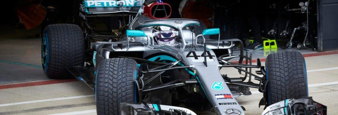 Hamilton vai para a pista em Silverstone