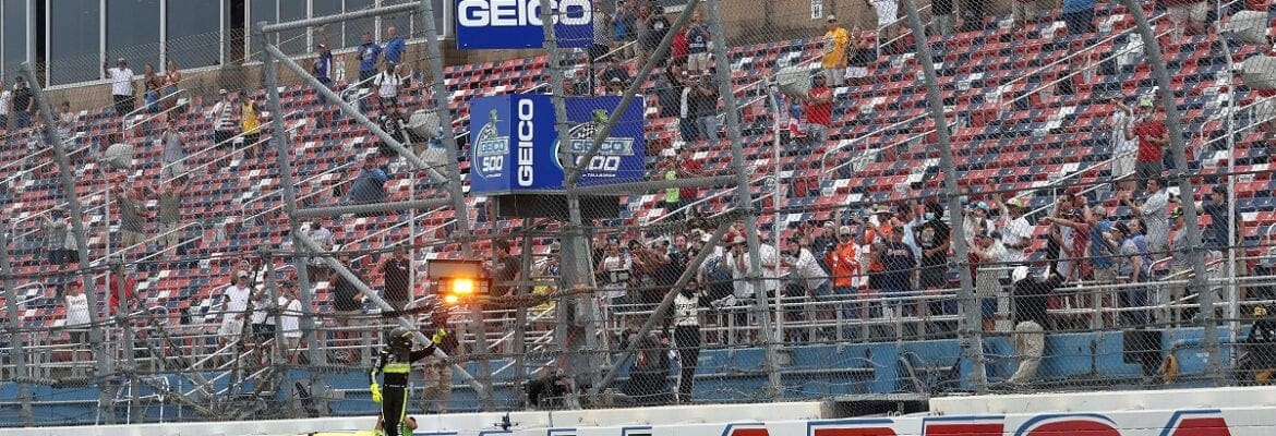 Ryan Blaney vence corrida da Nascar em Talladega com chegada emocionante