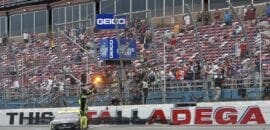 Ryan Blaney vence corrida da Nascar em Talladega com chegada emocionante