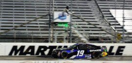 Martin Truex Jr. vence a primeira da temporada, sua segunda consecutiva em Martinsville