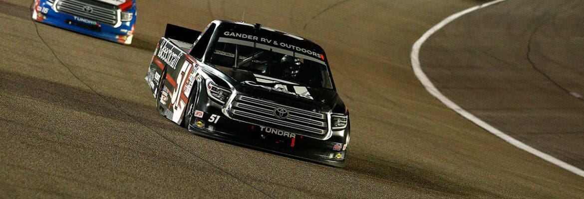 Kyle Busch supera punição recebida antes da corrida para vencer na Truck Series, em Miami