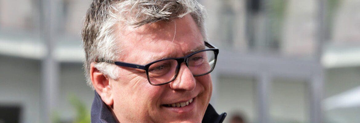 Chefe da Aston Martin F1 afirma que quer aumentar o número de funcionários na equipe