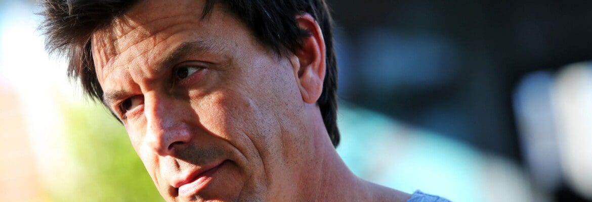 Agitação dentro da Mercedes, segundo Priestley