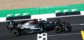 Hamilton sobra e garante a pole position para o GP da Inglaterra