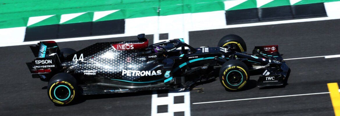 Hamilton sobra e garante a pole position para o GP da Inglaterra