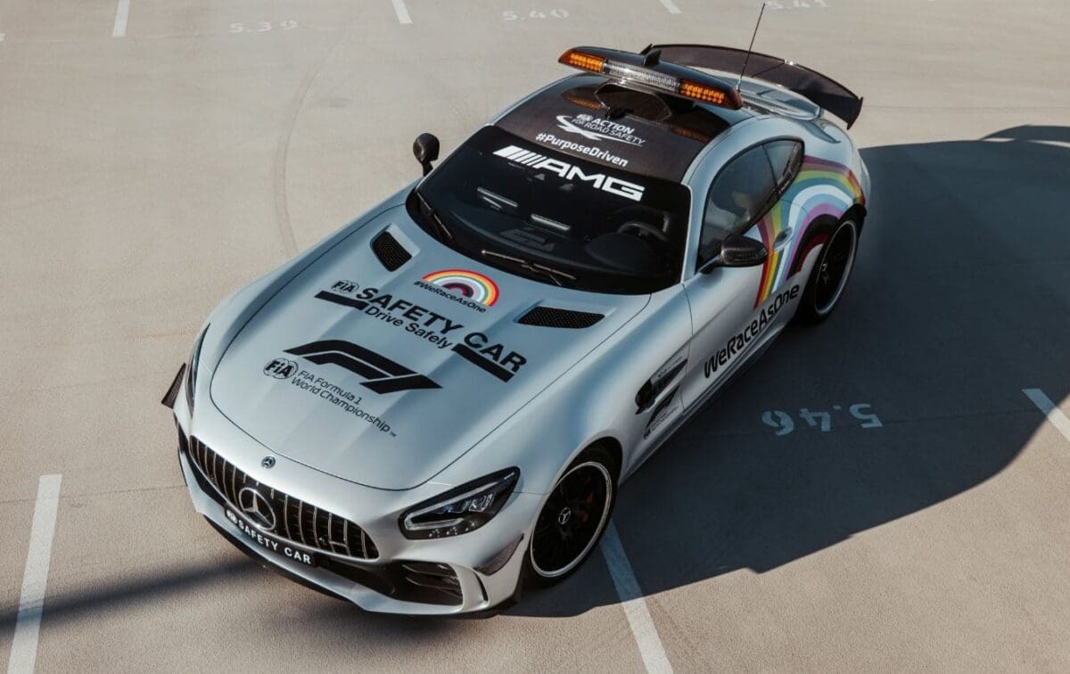 Novo visual para os macacões da Mercedes e Safety Car na Áustria Safety Car - Mercedes - #WeRaceAsOne
