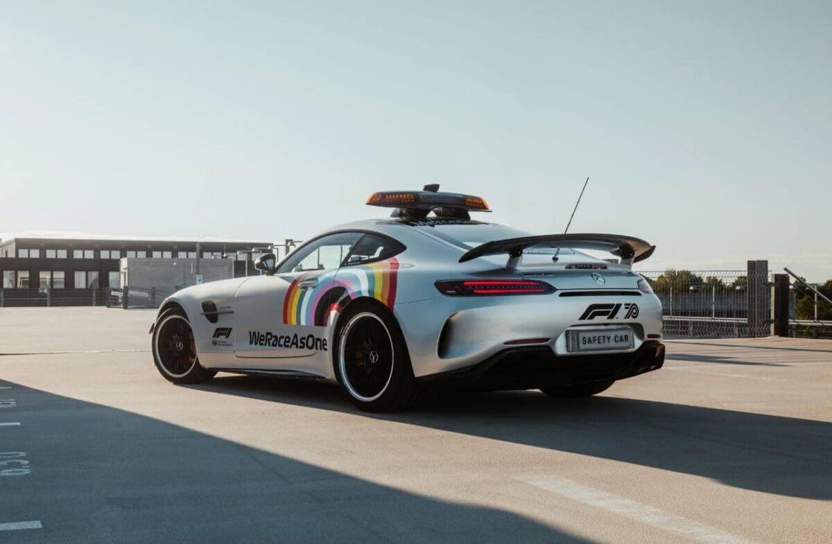 Novo visual para os macacões da Mercedes e Safety Car na Áustria Safety Car - Mercedes - #WeRaceAsOne