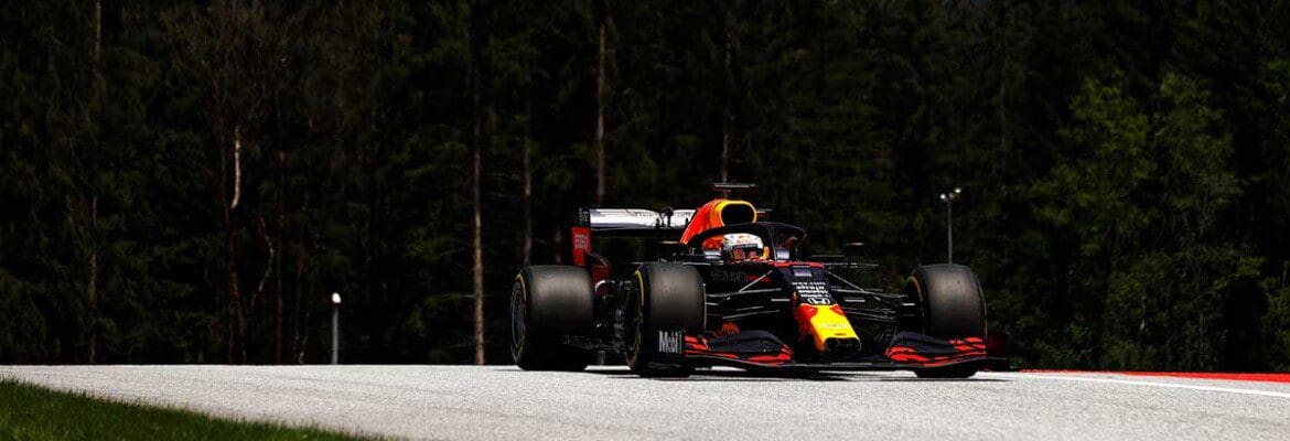 Engenheiros da Red Bull e da Mercedes diferem em relação à vantagem do pneu médio Engenheiros da Red Bull e da Mercedes diferem em relação à vantagem do pneu médio
