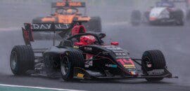 Enzo Fittipaldi dá show de ultrapassagens na Hungria e marca pontos na F3