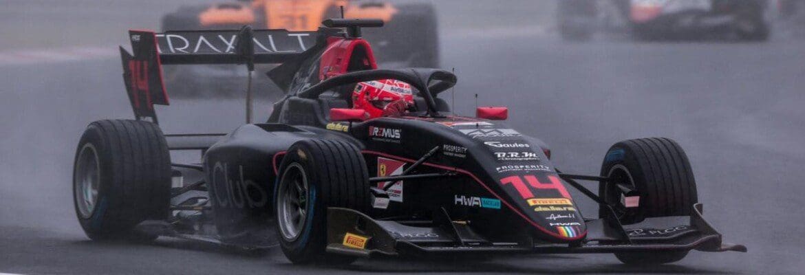 Enzo Fittipaldi dá show de ultrapassagens na Hungria e marca pontos na F3