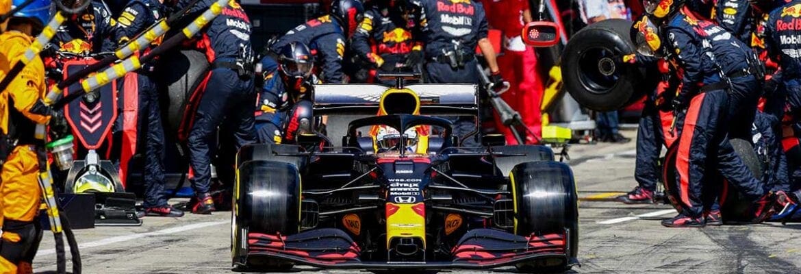 Danos no carro de Verstappen foram maiores do que o esperado pela equipe