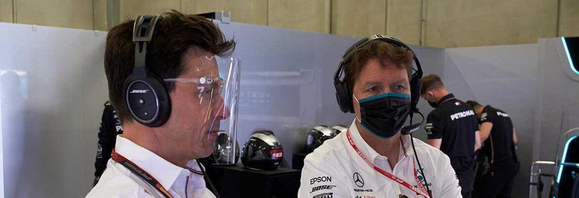 Wolff diz que estratégia de duas paradas estava em perigo por causa de Perez