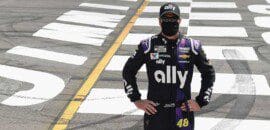 Jimmie Johnson liberado para correr no Kentucky Speedway