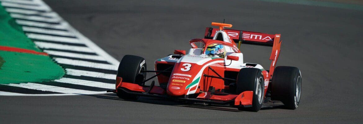 Logan Sargeant fatura a pole position da F3 na Inglaterra