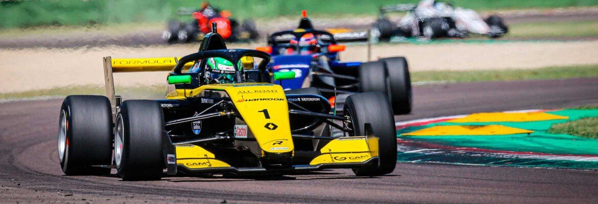 Após pausa de 40 dias, Collet volta à pista e defende liderança em Nurburgring