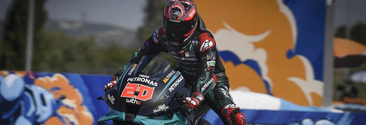 Quartararo vence em corrida dramática com recuperação e queda de Márquez