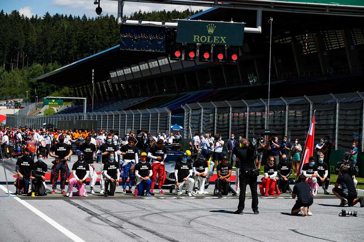 Maioria dos pilotos participou do protesto 'ajoelhados' antes do início do GP da Áustria Protesto - GP da Áustria F1 2020