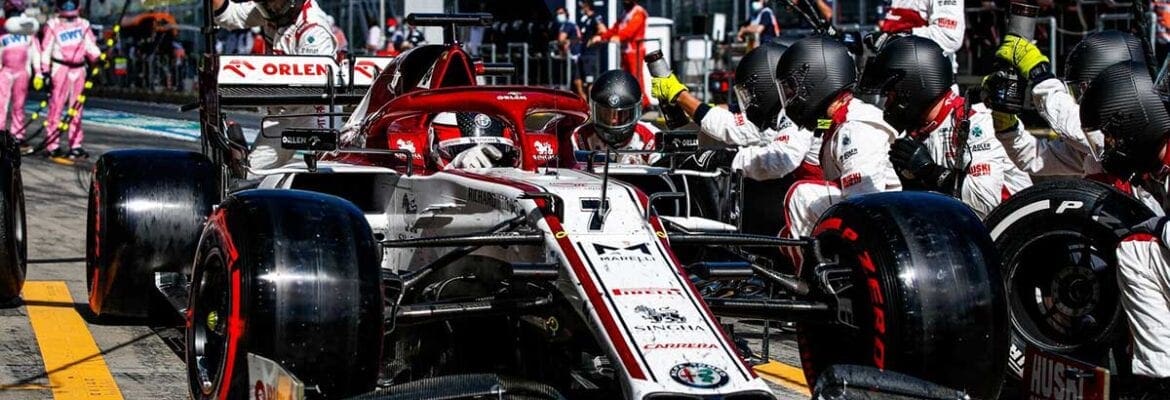 Alfa Romeo é punida após incidente com roda do carro de Raikkonen