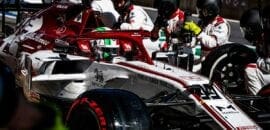 Alfa Romeo teve resultados distintos com seus dois carros