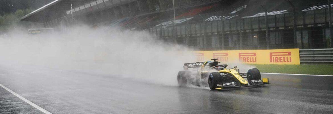 Ricciardo agradece seus mecânicos por arrumarem seu carro a tempo da qualificação Ricciardo agradece seus mecânicos por arrumarem seu carro a tempo da qualificação