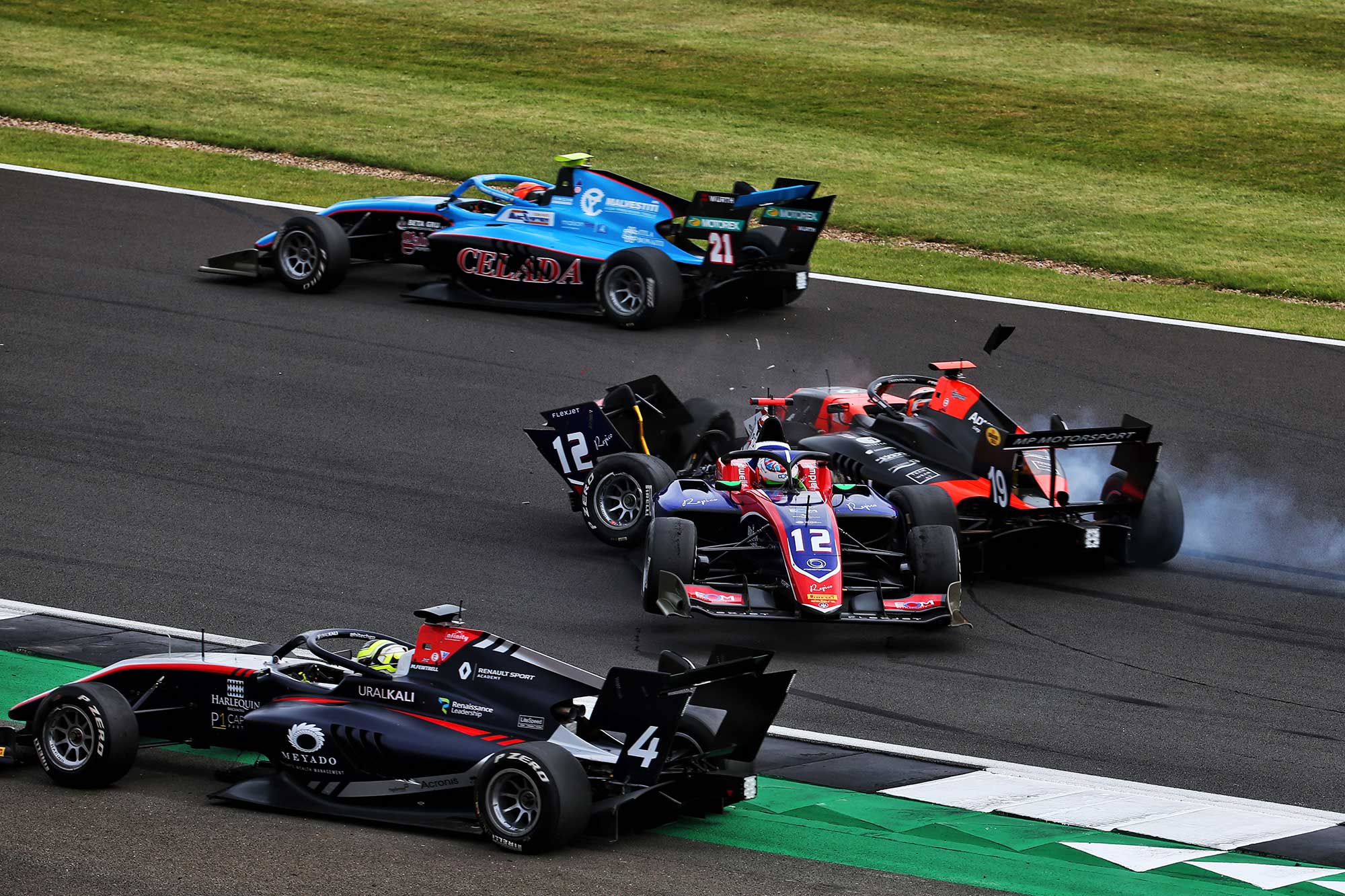 Olli Caldwell escapa de ileso de forte acidente em Silverstone; veja as fotos Olli Caldwell (F3) - Acidente Inglaterra / Silverstone