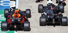 Red Bull evolui durante o ano ou Mercedes interrompe o desenvolvimento?