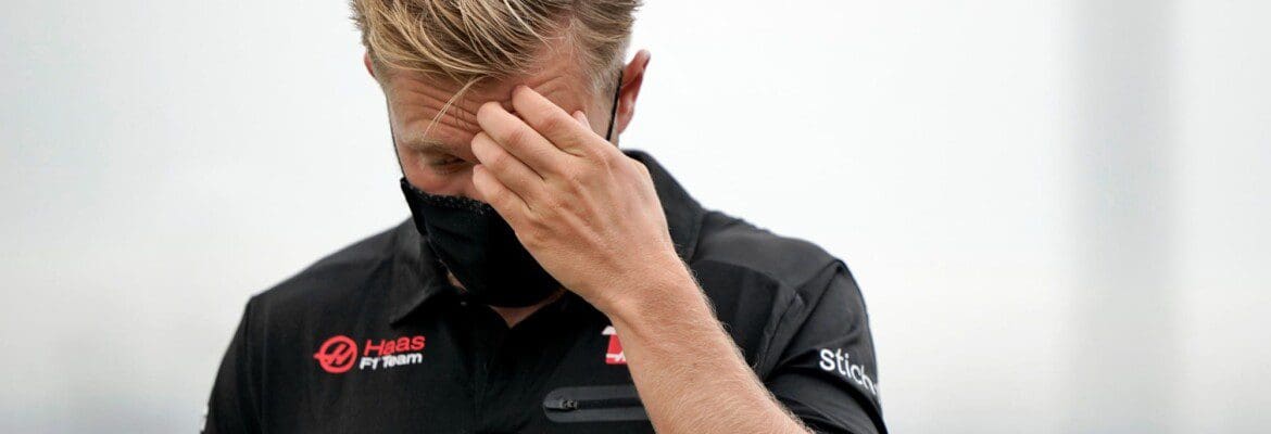 Magnussen recebeu dois pontos de penalidade por confronto “agressivo” com Latifi