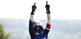 Shwartzman vê líderes baterem, toma a liderança e vence em Spa-Francorchamps