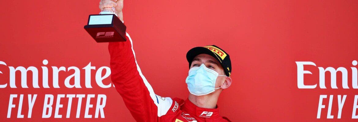 Sargeant vence em Silverstone e vira líder da F3