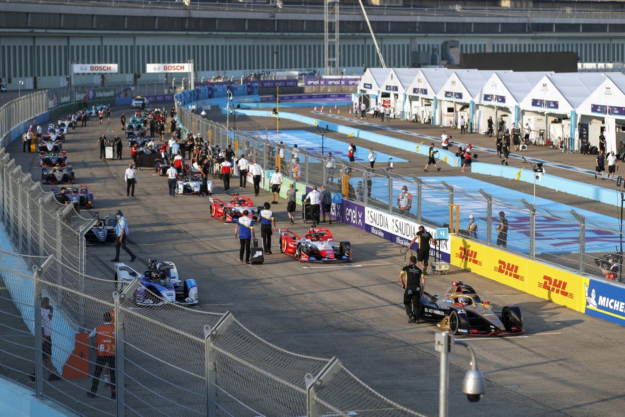 Galeria: confira as imagens da terceira corrida da decisão da Fórmula E Jean-Eric Vergne (FRA), DS Techeetah, DS E-Tense FE20 at the head of the grid - ePrix de Berlim 2019 - 2020 Corrida 3